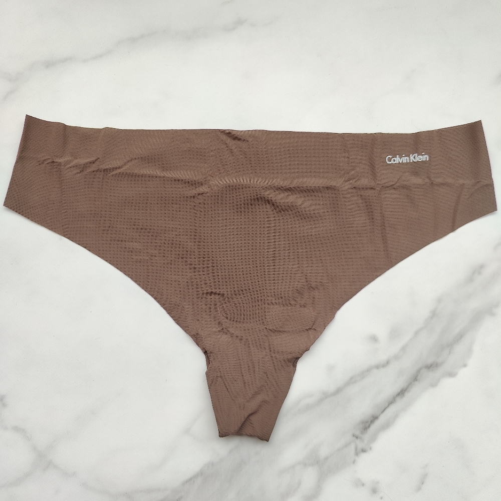 NWOT CALVIN KLEIN INVISIBLES THONG PANTY IN DARK BROWN SIZE EXTRA LARGE